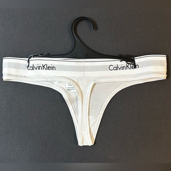 NWT Calvin Klein Thong - White - Size Medium - Picture 5 of 6